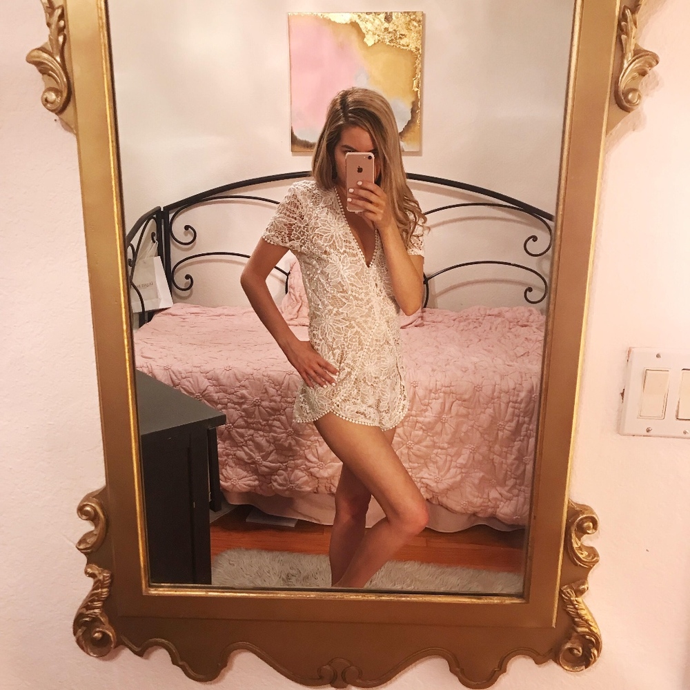 SOLD-✨White Lace Romper